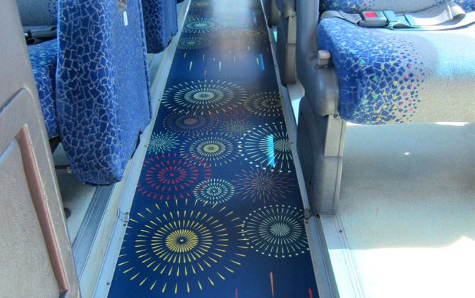 バス内床面装飾